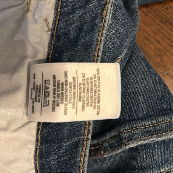 Joe's Jeans HR Bootcut with Grind Hem.  28 - Picture 6 of 6